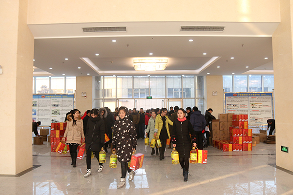 Heart of Staff and Warm the New Year, China Coal New Energy Issued Spring Festival Benefits for All the Staff